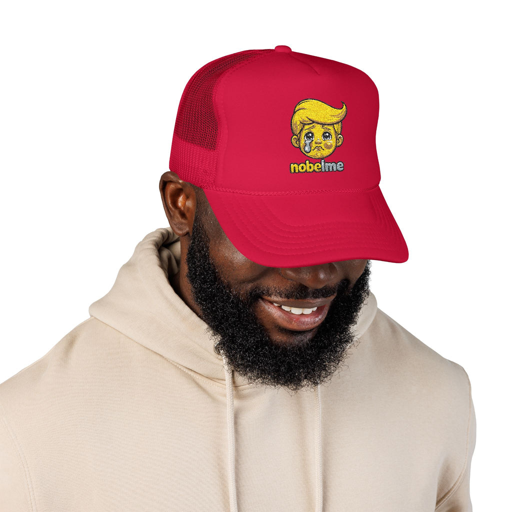 Casquette trucker satirique pop art, personnage de dessin animé, visage de blonde en pleurs | Casquette trucker en mousse brodée